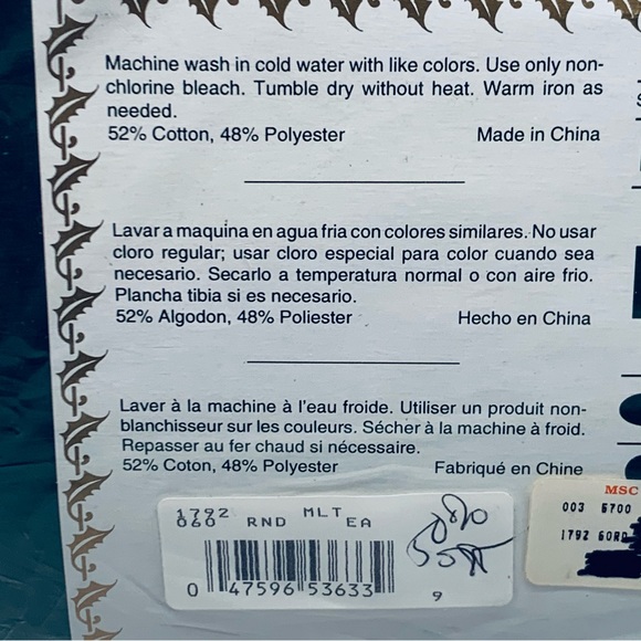 Vintage Christmas Poinsettia Round 60" Tablecloth - Picture 9 of 10